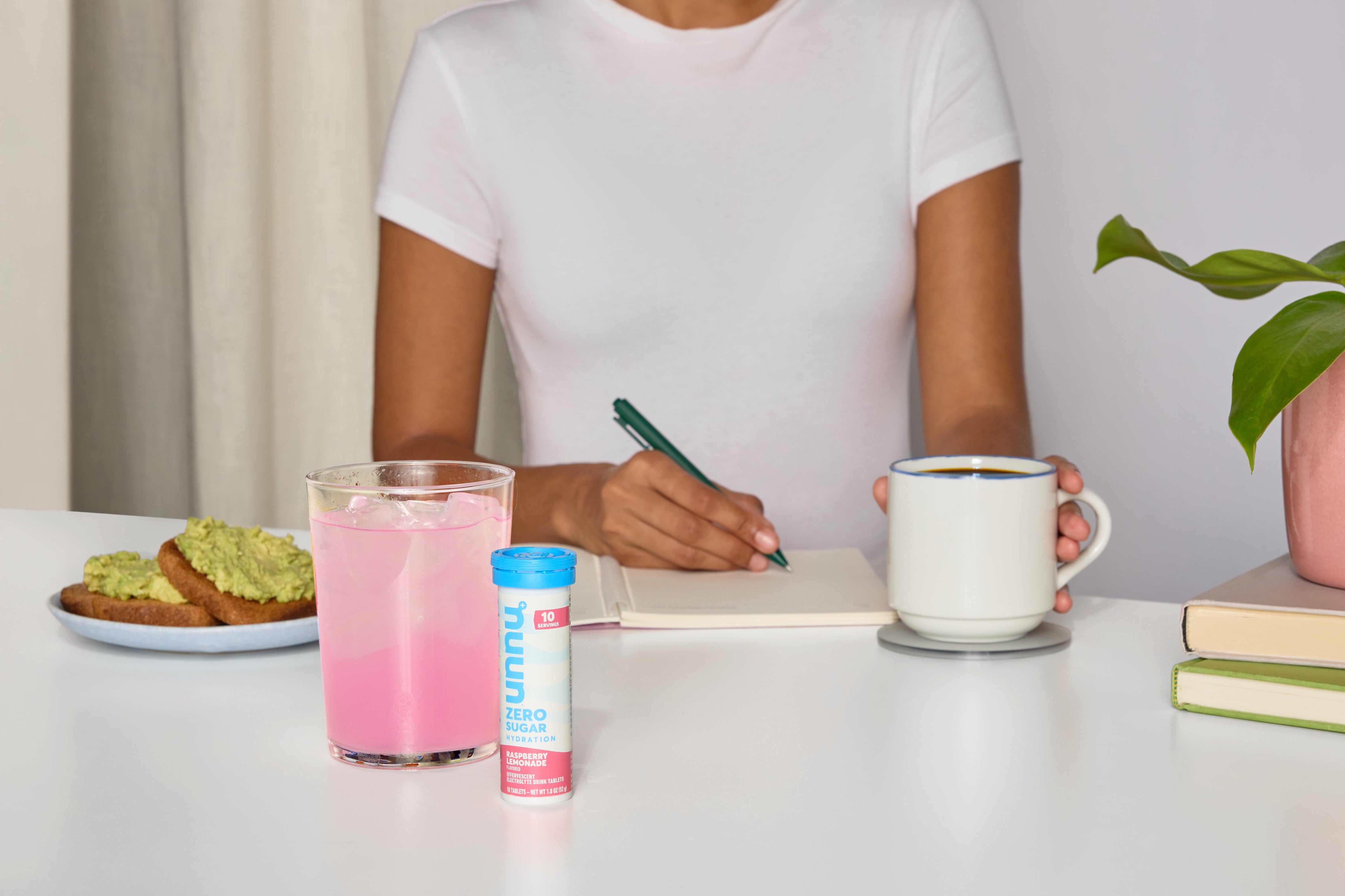 How to Fuel Your Day: Easy Breakfast Ideas and Hydration Tips